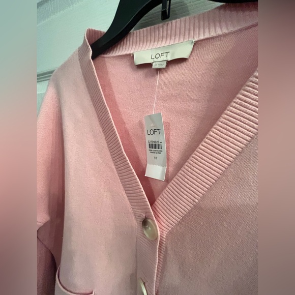 NWT LOFT Soft Pink Button-Up Medium Knit Cardigan with front Pockets Size M - Picture 3 of 7